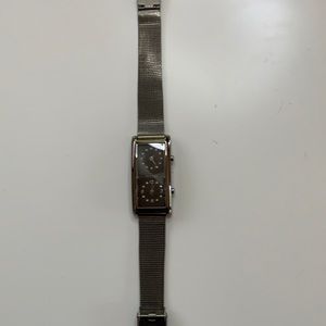 A Skagen dual time zone crystal dials never worn